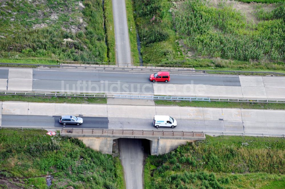 Luftaufnahme Pahnstangen - Bauwerke und Streckenführung der BAB Bundesautobahn A9 bei Pahnstangen in Thüringen