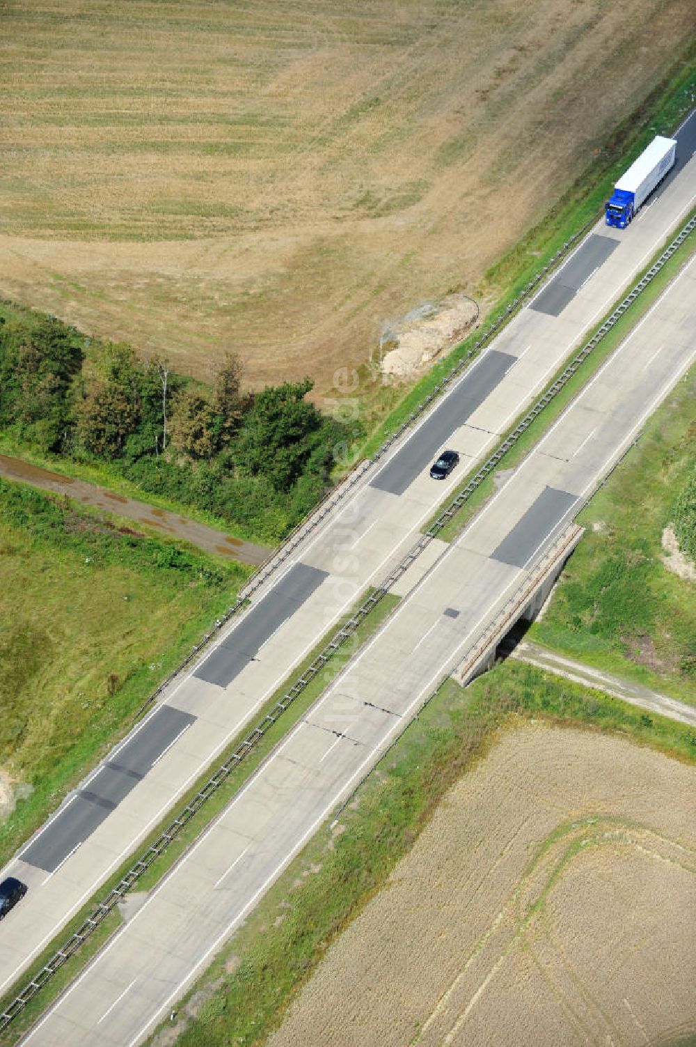 Luftaufnahme Pahnstangen - Bauwerke und Streckenführung der BAB Bundesautobahn A9 bei Pahnstangen in Thüringen