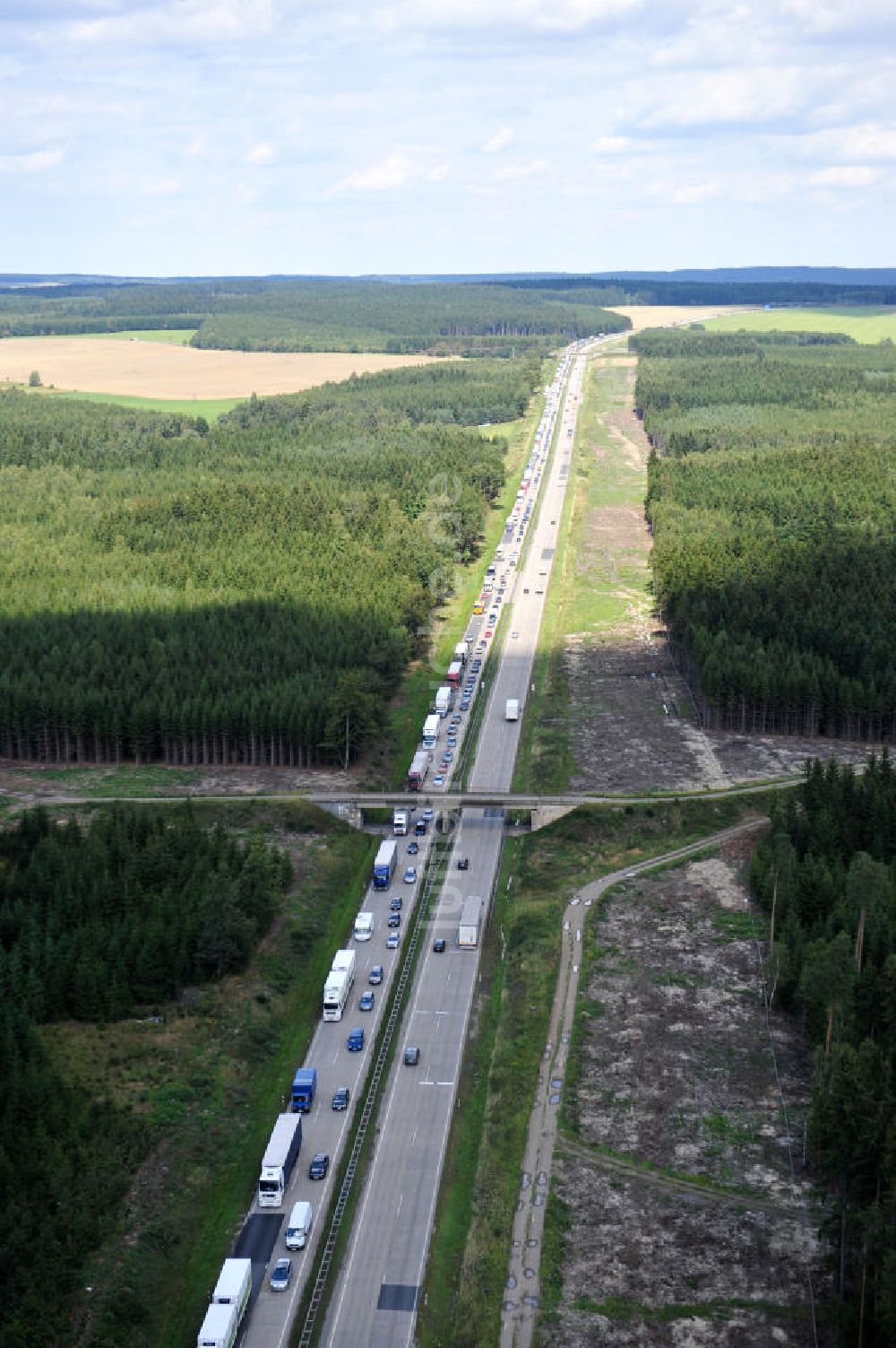 Pahnstangen von oben - Bauwerke und Streckenführung der BAB Bundesautobahn A9 bei Pahnstangen in Thüringen