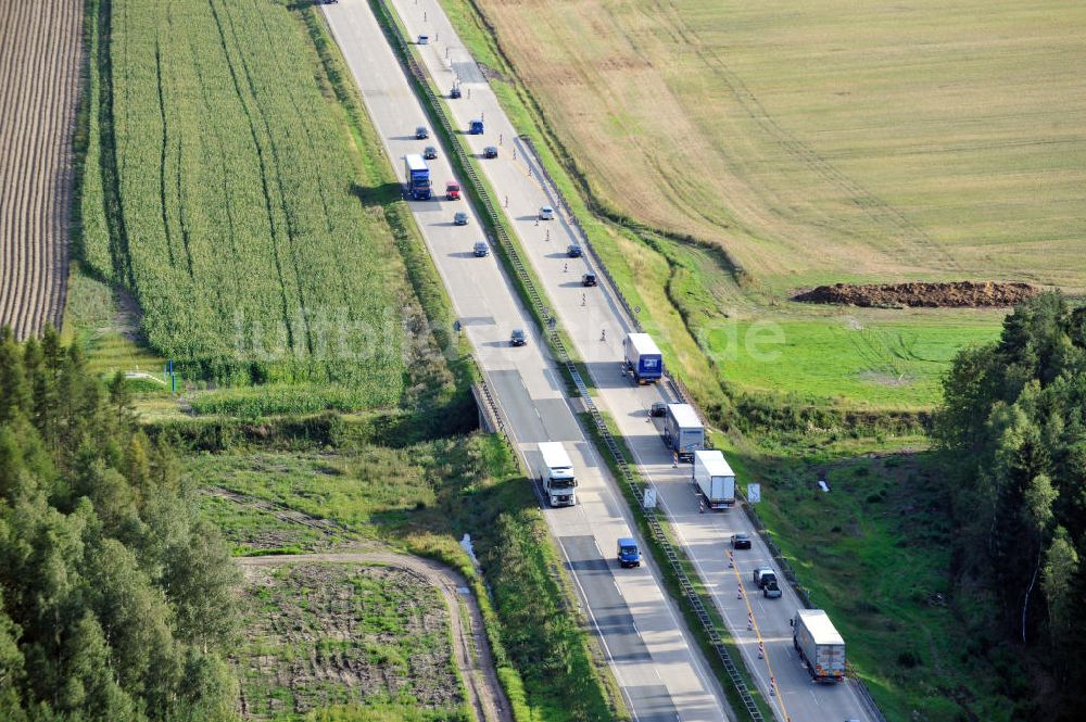 Luftaufnahme Pahnstangen - Bauwerke und Streckenführung der BAB Bundesautobahn A9 bei Pahnstangen in Thüringen