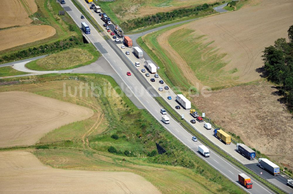 Schleiz von oben - Bauwerke und Streckenführung der BAB Bundesautobahn A9 bei Schleiz in Thüringen