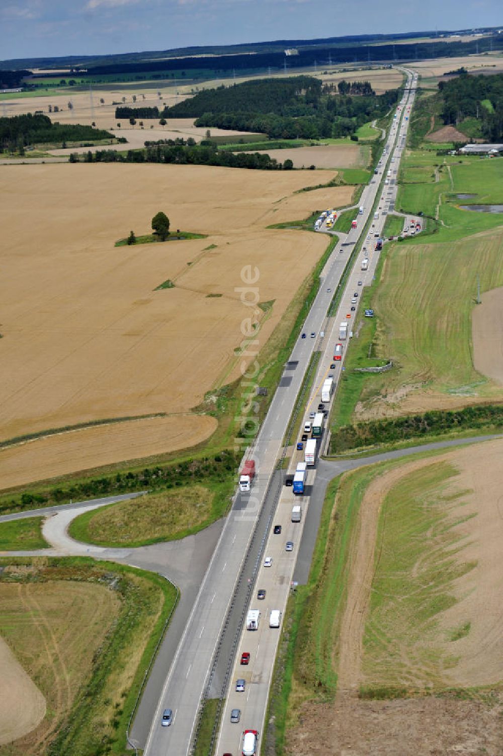 Luftaufnahme Schleiz - Bauwerke und Streckenführung der BAB Bundesautobahn A9 bei Schleiz in Thüringen