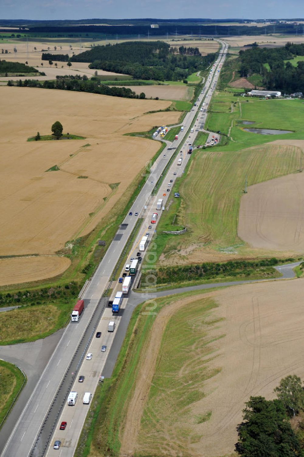 Schleiz von oben - Bauwerke und Streckenführung der BAB Bundesautobahn A9 bei Schleiz in Thüringen