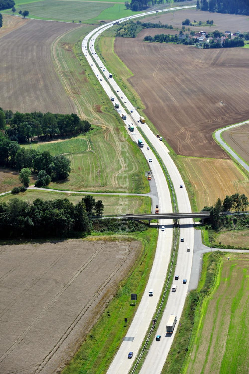 Triptis von oben - Bauwerke und Streckenführung der BAB Bundesautobahn A9 bei Triptis in Thüringen