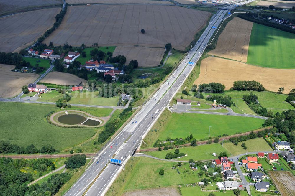 Triptis von oben - Bauwerke und Streckenführung der BAB Bundesautobahn A9 bei Triptis in Thüringen