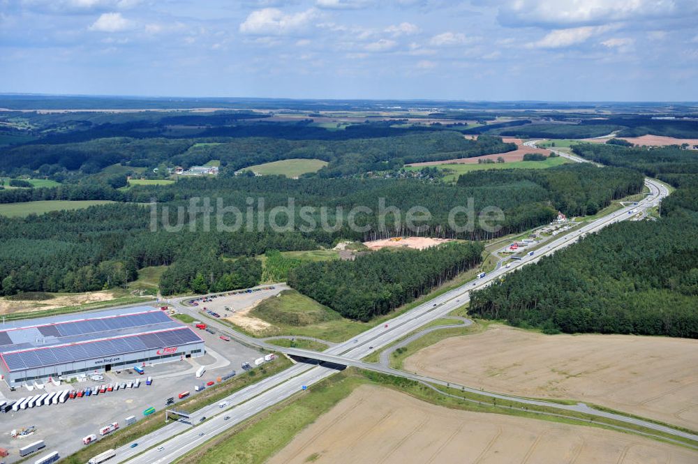 Triptis aus der Vogelperspektive: Bauwerke und Streckenführung der BAB Bundesautobahn A9 bei Triptis in Thüringen