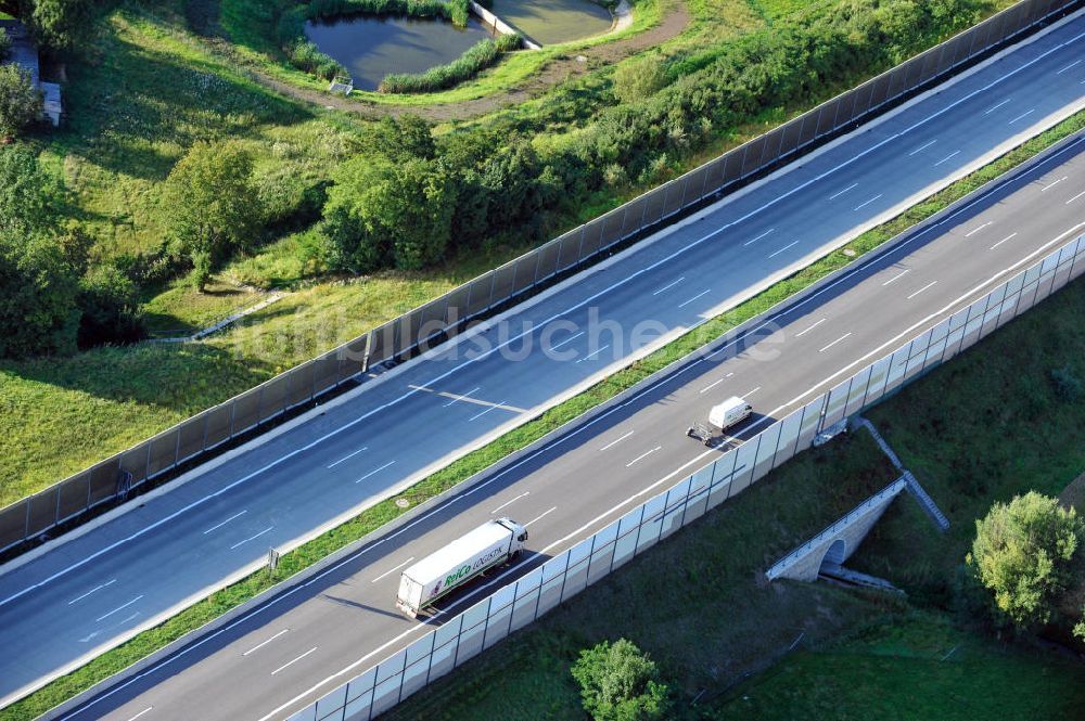 Luftbild Triptis - Bauwerke und Streckenführung der BAB Bundesautobahn A9 bei Triptis in Thüringen