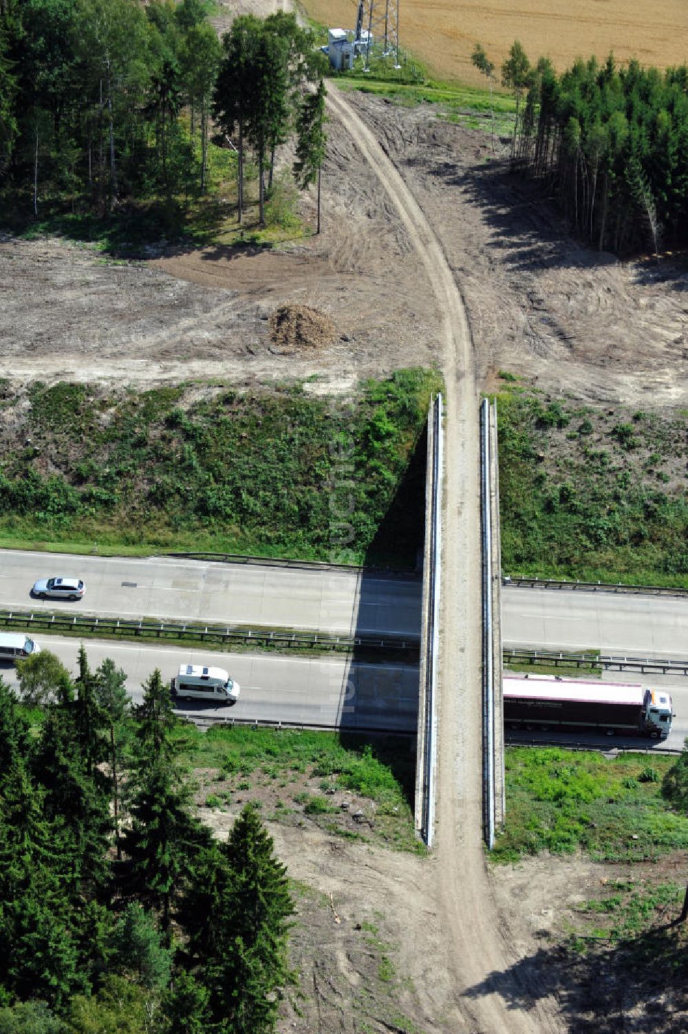 Luftaufnahme Wüstenwetzdorf - Bauwerke und Streckenführung der BAB Bundesautobahn A9 bei Wüstenwetzdorf in Thüringen