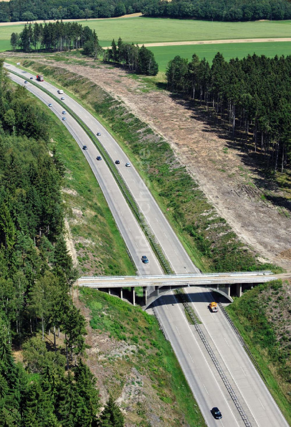 Luftaufnahme Wüstenwetzdorf - Bauwerke und Streckenführung der BAB Bundesautobahn A9 bei Wüstenwetzdorf in Thüringen