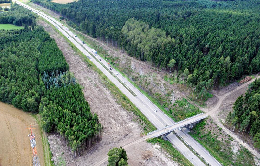 Luftaufnahme Wüstenwetzdorf - Bauwerke und Streckenführung der BAB Bundesautobahn A9 bei Wüstenwetzdorf in Thüringen