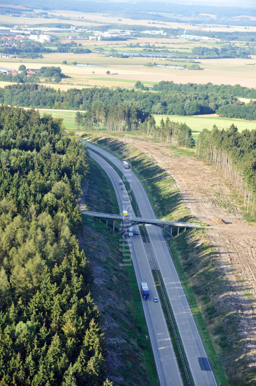 Wüstenwetzdorf von oben - Bauwerke und Streckenführung der BAB Bundesautobahn A9 bei Wüstenwetzdorf in Thüringen