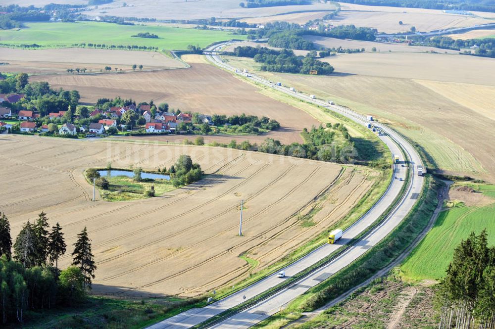 Wüstenwetzdorf aus der Vogelperspektive: Bauwerke und Streckenführung der BAB Bundesautobahn A9 bei Wüstenwetzdorf in Thüringen