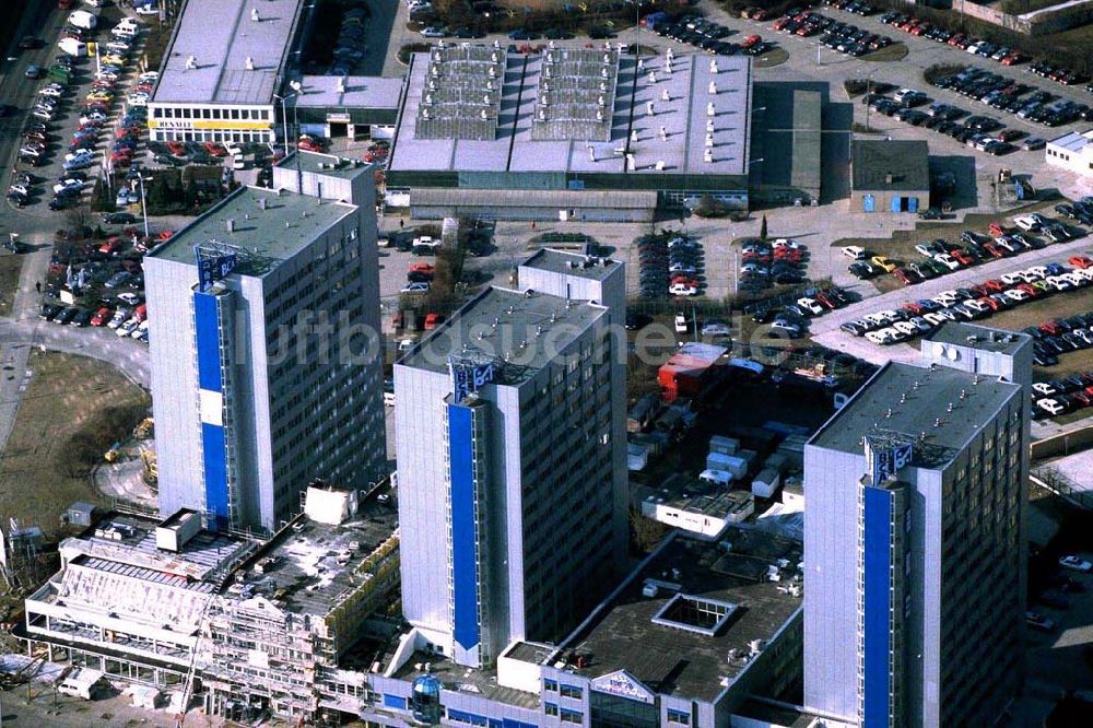 Berlin-Hohenschönhausen von oben - BCA-Hotelumbau an der Landsberger Allee