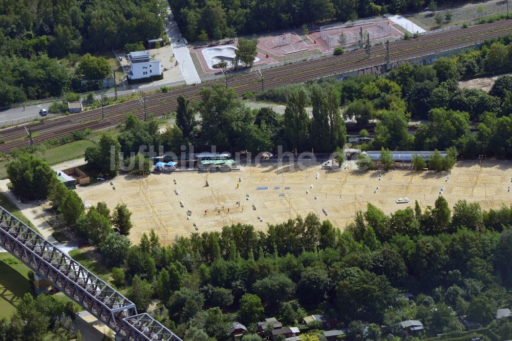 Berlin von oben - Beachpark 61 am Gleisdreieck in Berlin-Kreuzberg