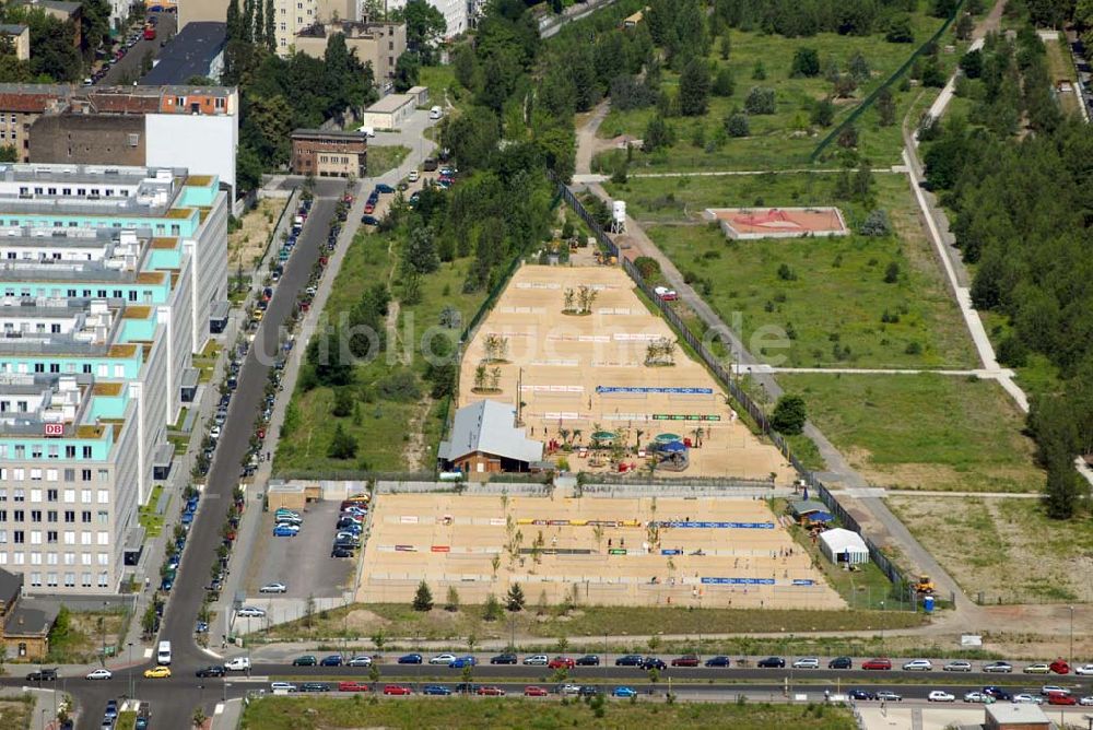 Luftbild Berlin - Beachvolleyballfeld 'BeachMitte' Nordbahnhof