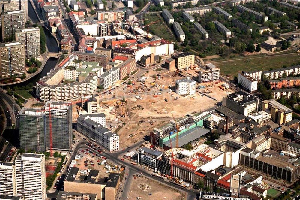 Luftaufnahme Berlin - Bebauung des ehemaligen Grenzstreifens am Spittelmarkt in Berlin-Mitte