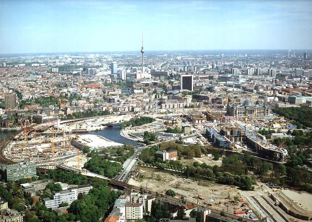 Luftaufnahme Berlin - Moabit - Bebauung des Spreebogens am Reichstag in Berlin-Moabit.