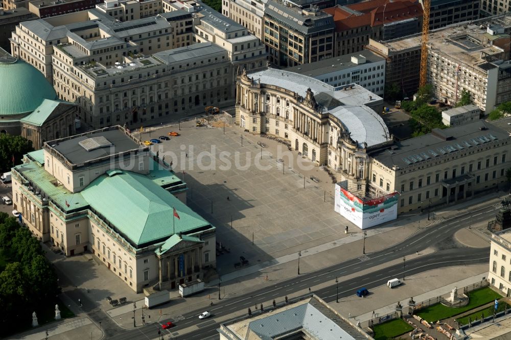 Luftaufnahme Berlin - Bebelplatz Berlin in Berlin Mitte an der Straße Unter den Linden