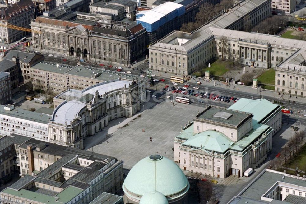 Berlin von oben - Bebelplatz gegenüber der Humboldt-Universität in Berlin-Mitte