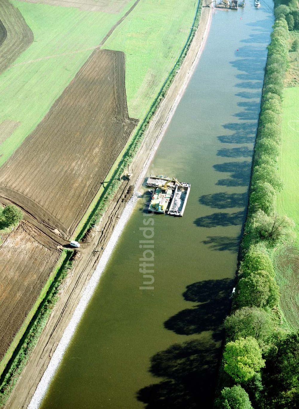 Parchau von oben - Befestigung der Umleitung des Elbe - Havel - Kanal im Bereich von Parchau.