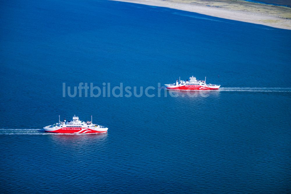 Luftbild List - Begegnung beider- Schiffe der FRS Syltfähre zwischen in List und Römö auf Sylt im Bundesland Schleswig-Holstein, Deutschland