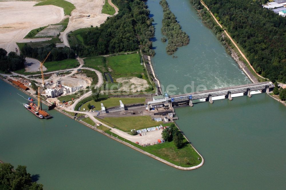 Village-Neuf aus der Vogelperspektive: Begin des Rheinseitenkanals in Village-Neuf in Frankreich