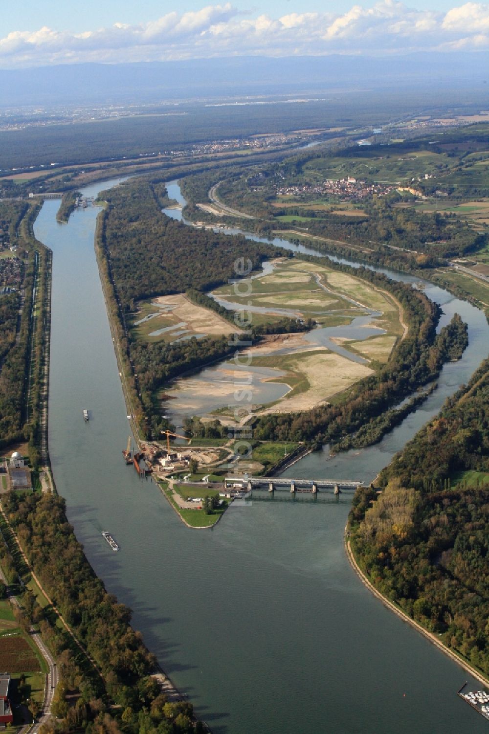 Village-Neuf von oben - Begin des Rheinseitenkanals in Village-Neuf in Frankreich