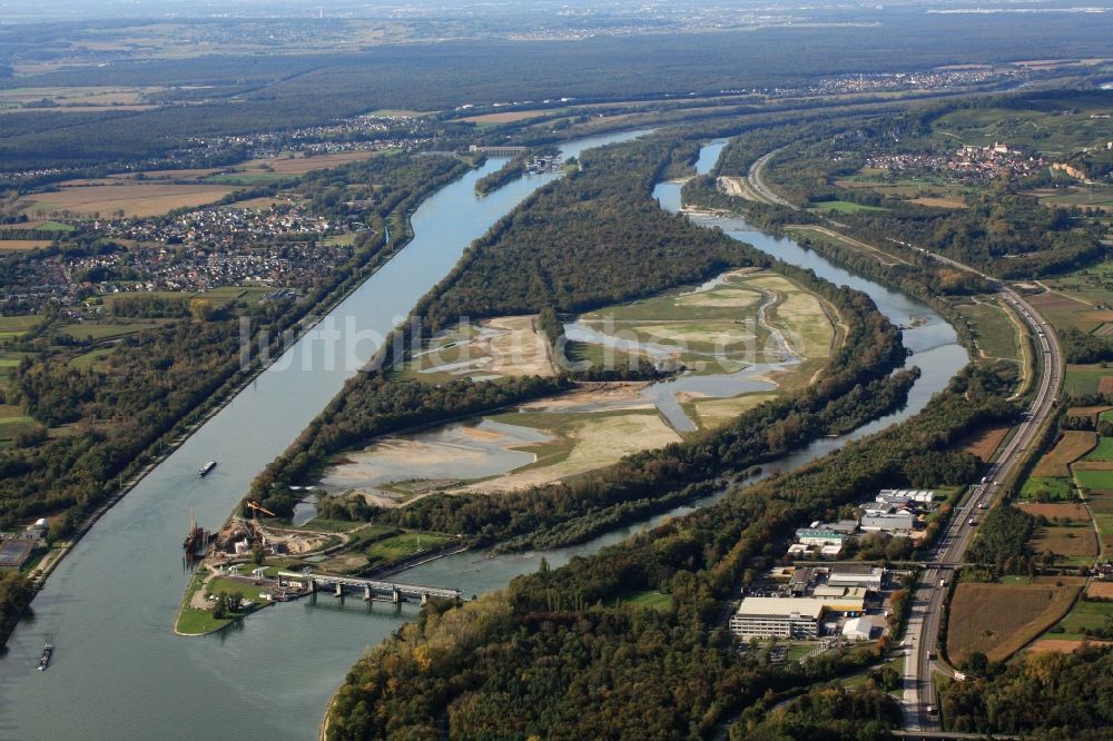 Village-Neuf aus der Vogelperspektive: Begin des Rheinseitenkanals in Village-Neuf in Frankreich