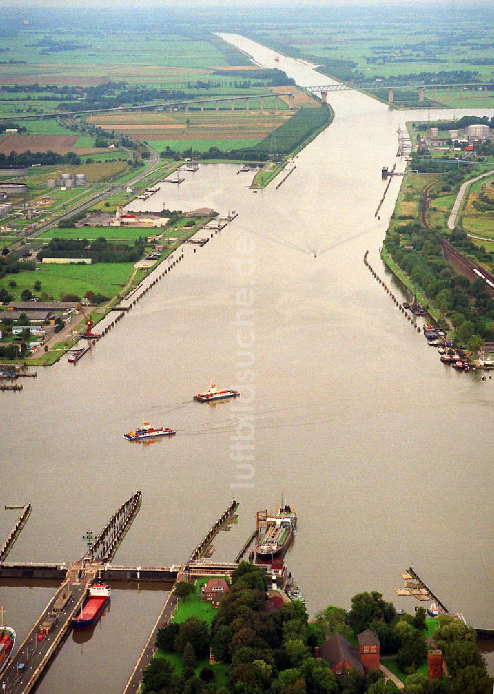 Luftaufnahme Brunsbüttel - Beginn des Nord-Ostsee-Kanals an der Schleuse in Brunsbüttel