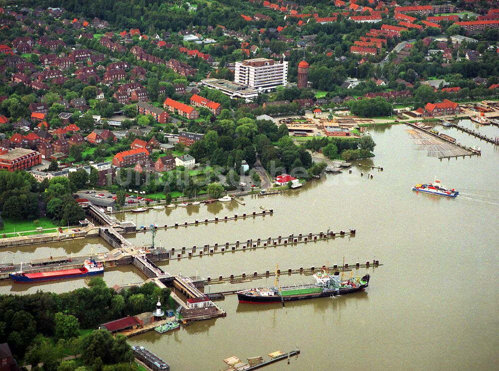 Brunsbüttel von oben - Beginn des Nord-Ostsee-Kanals an der Schleuse in Brunsbüttel