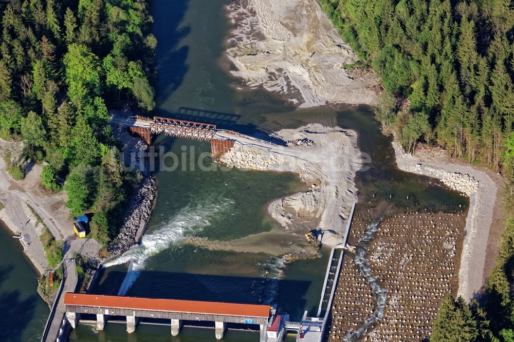 Luftbild Baierbrunn - Behelfsbrücke am Isarwehr bei Baierbrunn im Landkreis München im Bundesland Bayern