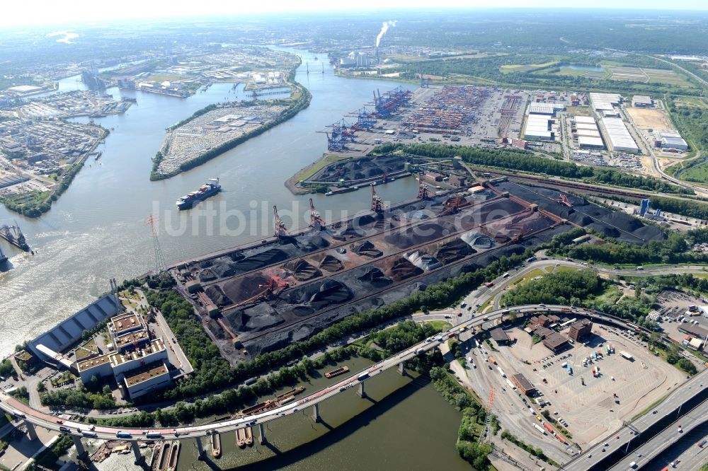 Luftaufnahme Hamburg - Belade- Verladestation für Sande und Schüttgüter im Hafenbereich in Hamburg und Müllverwertungseinrichtung MVR Müllverwertung Rugenberger Damm GmbH & Co. KG