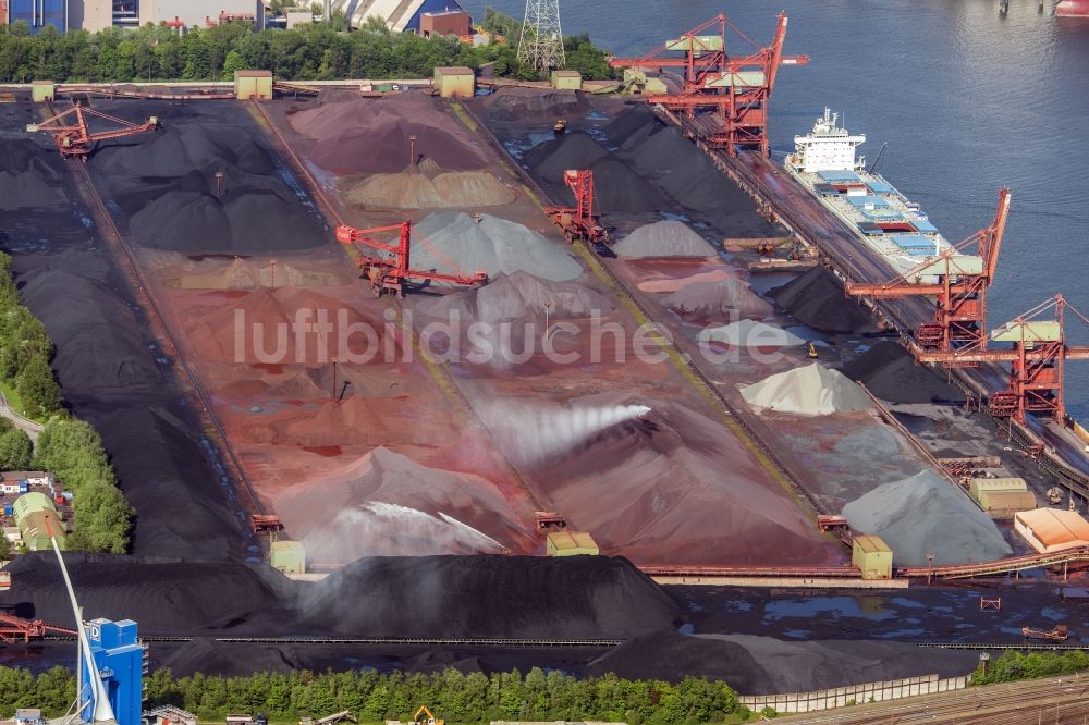 Luftbild Hamburg - Belade- Verladestation für Sande und Schüttgüter im Hafenbereich Hansaport in Hamburg und Müllverwertungseinrichtung MVR Müllverwertung Rugenberger Damm GmbH & Co. KG