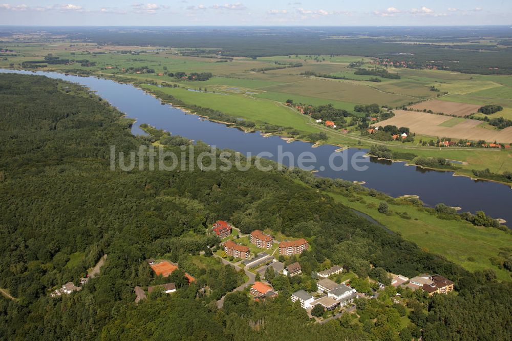 Hitzacker von oben - Bellevue Alten- und Pflegeheim / Seniorenresidenz / Parkhotel Hitzacker