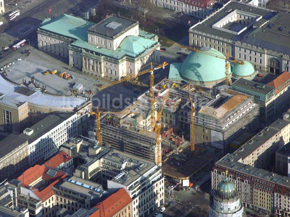 Luftbild Berlin - Belrin Mitte Bau des Hilton Hotels am Bebelplatz