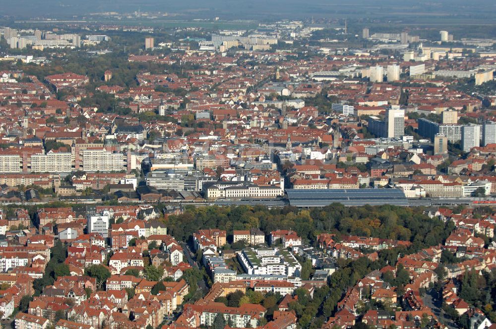 Luftbild Erfurt - Überblick auf die Löbervorstadt, den Hauptbahhof und die Altstadt von Erfurt