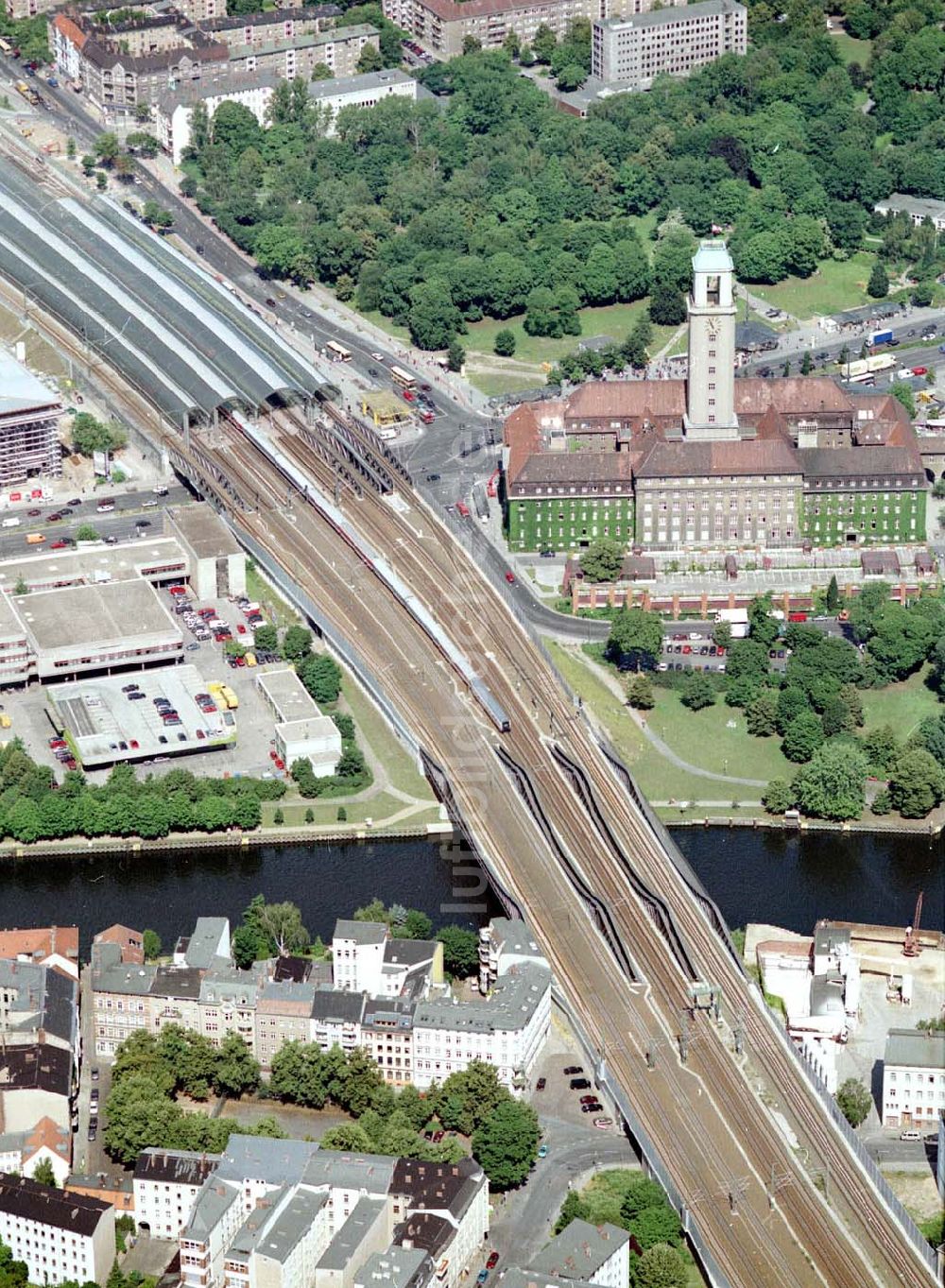 Luftaufnahme Berlin - Spandau - Bereich am Bahnhof Berlin - Spandau mit der neuen Havelbrücke.