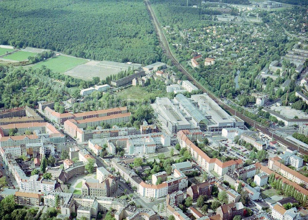 Luftaufnahme Berlin - Köpenick - Bereich der Bahnhofsstraße in Berlin - Köpenick mit dem Köpenick-Center..