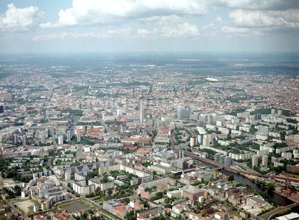 Luftbild Berlin - Bereich an der Jannowitzbrücke von Osten her in Berlin - Mitte.