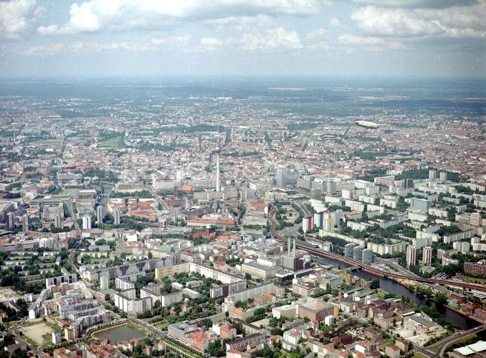 Luftaufnahme Berlin - Bereich an der Jannowitzbrücke von Osten her in Berlin - Mitte.