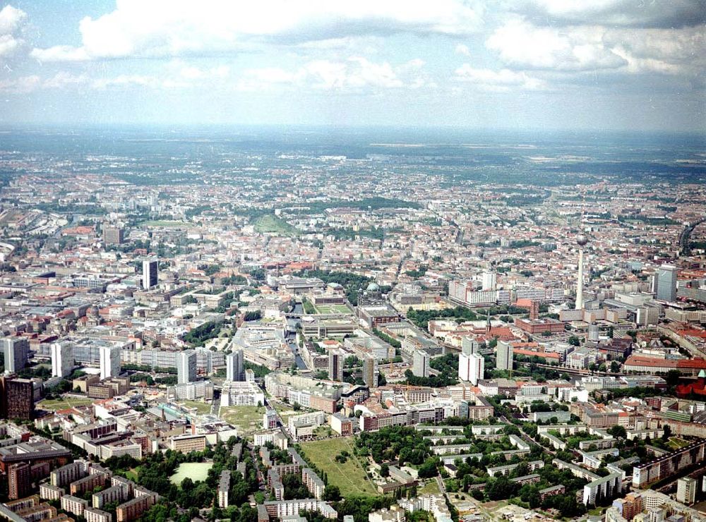 Berlin - Kreuzberg von oben - Bereich an der Leipziger Straße von Osten her in Berlin - Mitte.