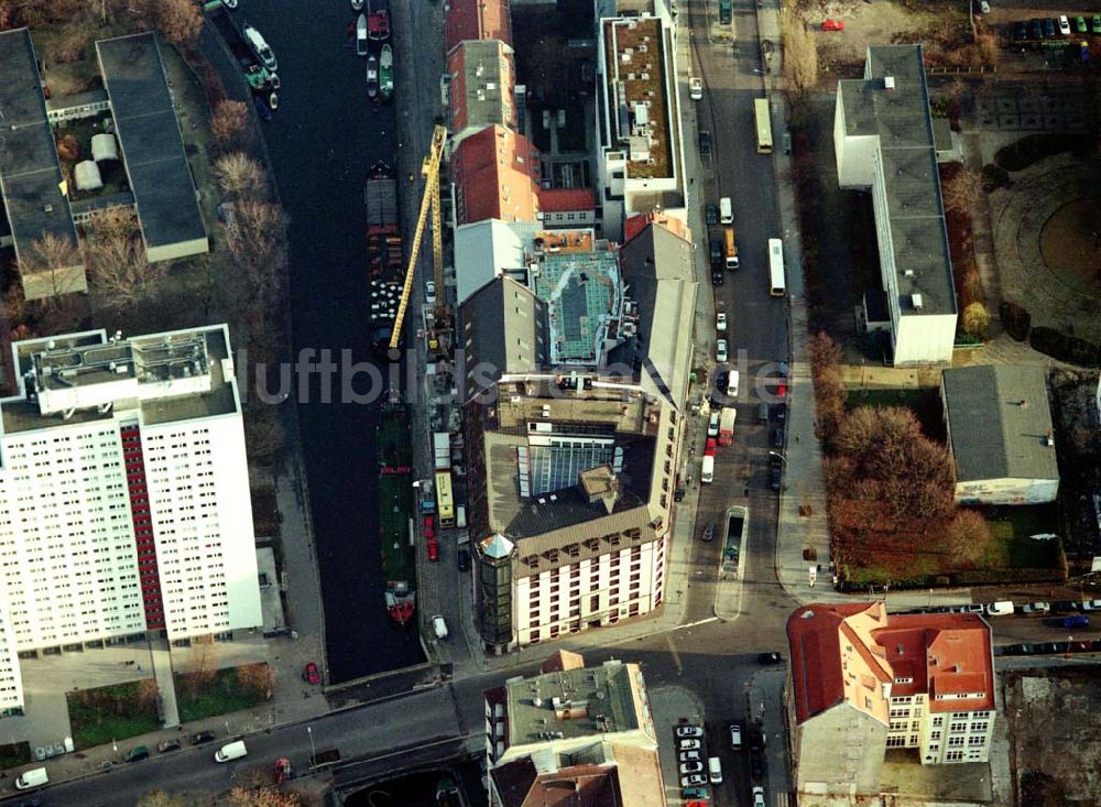 Luftbild Berlin - Bereich Wallstraße, Fischerinsel in Berlin - Mitte mit dem Umbau des Büro- und Geschäftshauses an der Wallstraße 76-79 und Märkisches Ufer Nr