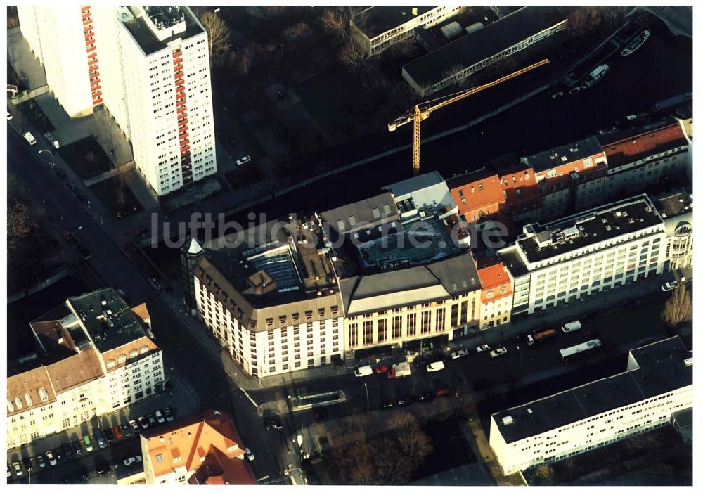 Berlin aus der Vogelperspektive: Bereich Wallstraße, Fischerinsel in Berlin - Mitte mit dem Umbau des Büro- und Geschäftshauses an der Wallstraße 76-79 und Märkisches Ufer Nr