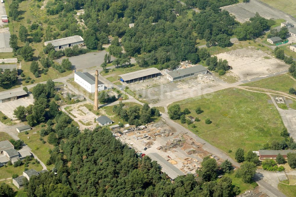 BRANDENBURG BRIEST aus der Vogelperspektive: Bereiche des alten NVA / Bundeswehr - Flugplatz Briest