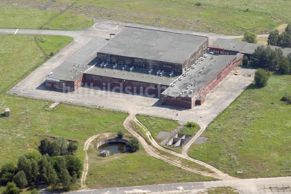 Luftaufnahme BRANDENBURG BRIEST - Bereiche des alten NVA / Bundeswehr - Flugplatz Briest