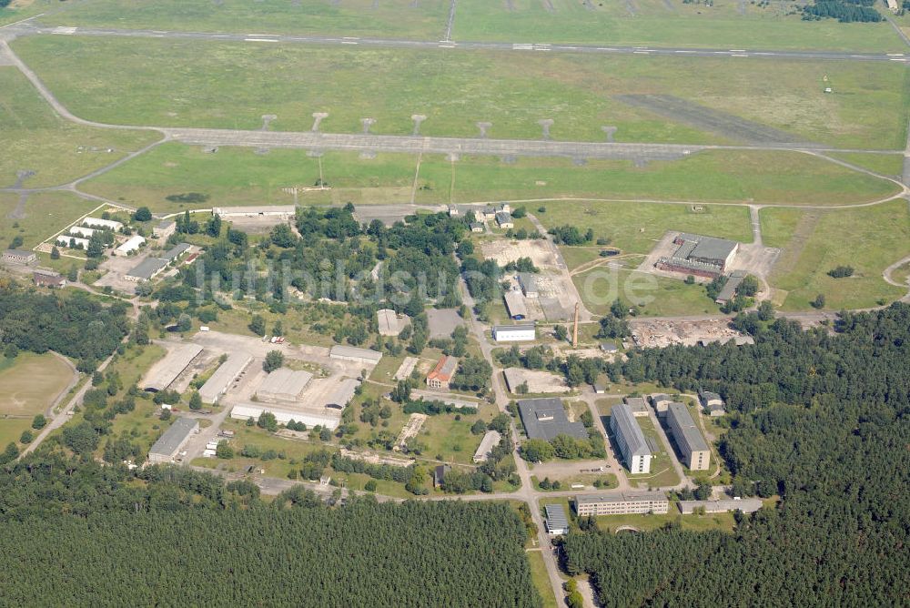 Luftbild BRANDENBURG BRIEST - Bereiche des alten NVA / Bundeswehr - Flugplatz Briest