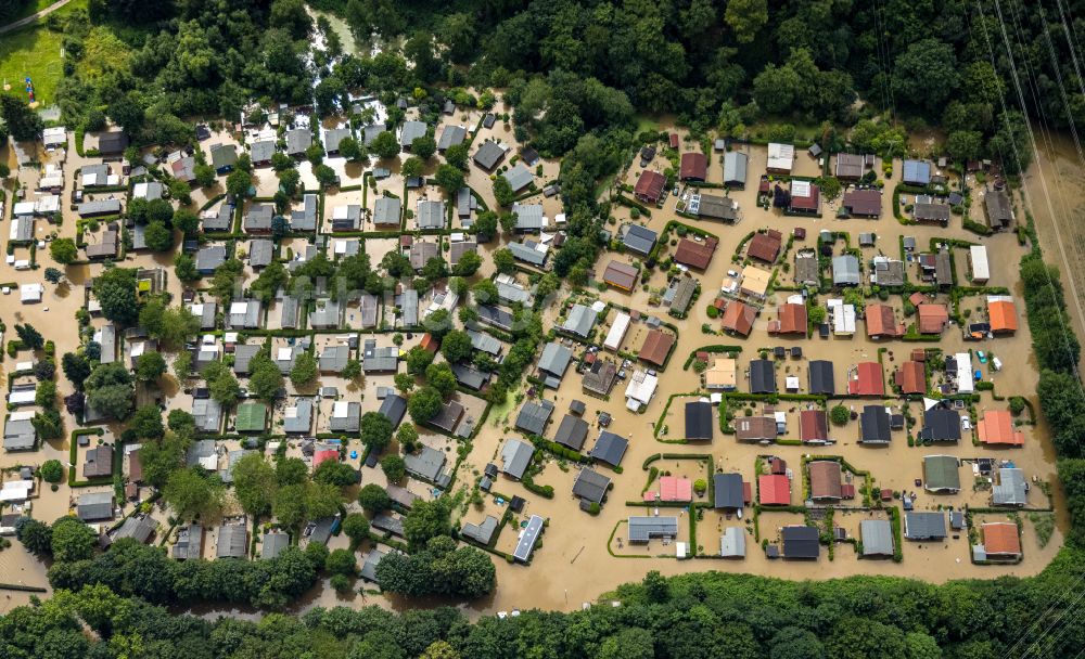 Luftaufnahme Hattingen - Überflutete Ferienhaus Anlage Freizeitdomizil Ruhrtal in Hattingen im Bundesland Nordrhein-Westfalen, Deutschland