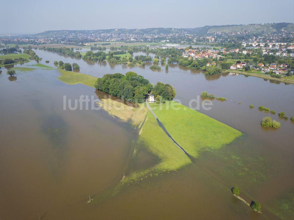 Luftaufnahme Dresden - Überflutete Flutungswiesen am Hochwasser- Pegel führenden Flußbett der Elbe im Ortsteil Gohlis in Dresden im Bundesland Sachsen, Deutschland