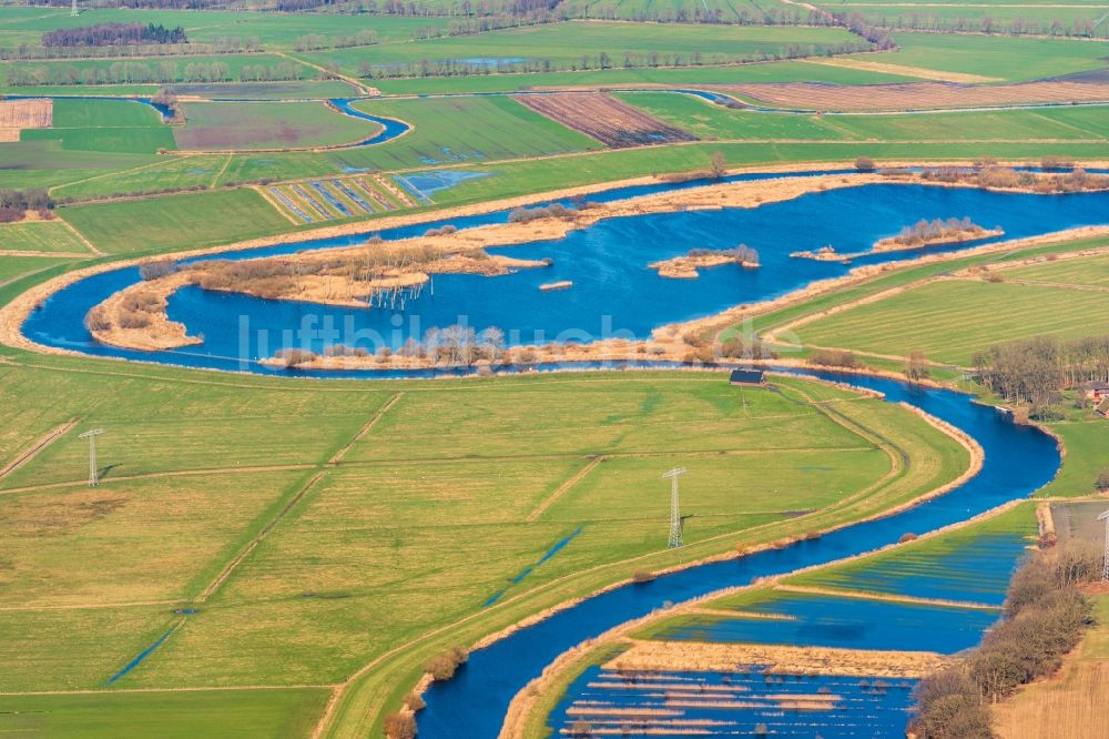 Estorf aus der Vogelperspektive: Überflutete Flutungswiesen am Hochwasser- Pegel führenden Flußbett des Naturschutzgebiet Osteschleifen in Estorf im Bundesland Niedersachsen, Deutschland