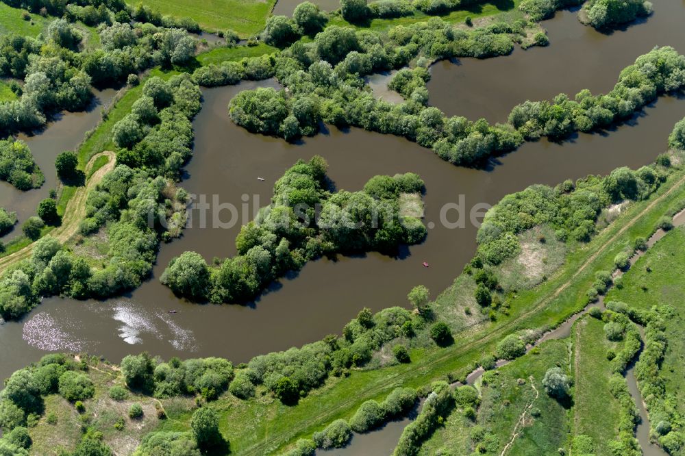 Luftbild Bremen - Überflutete Flutungswiesen am Hochwasser- Pegel führenden Flußbett Ochtum in Bremen, Deutschland